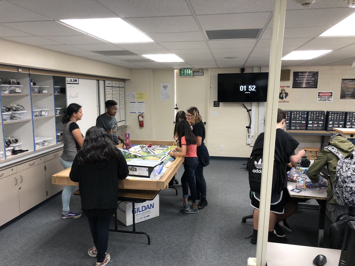 potterrobotics's tweet image. The PJH Robotics teams are coming together. Setting up our practice tables. #WeBuild #ready #FUESD @PotterJHS #FirstLegoLeague