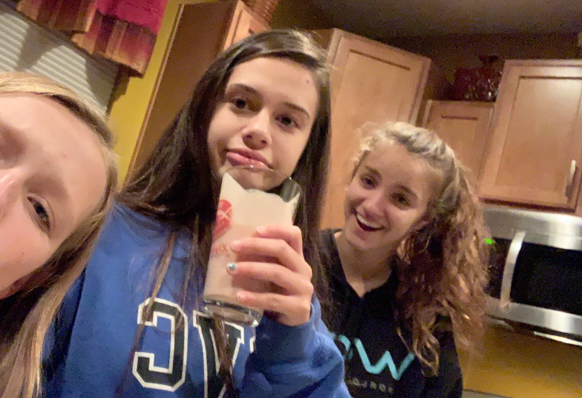 SydTarbuck's tweet photo. happy birthday pretty girl, hope it was awesome 💜 @LMihacevich https://t.co/xqMQcF3qZh