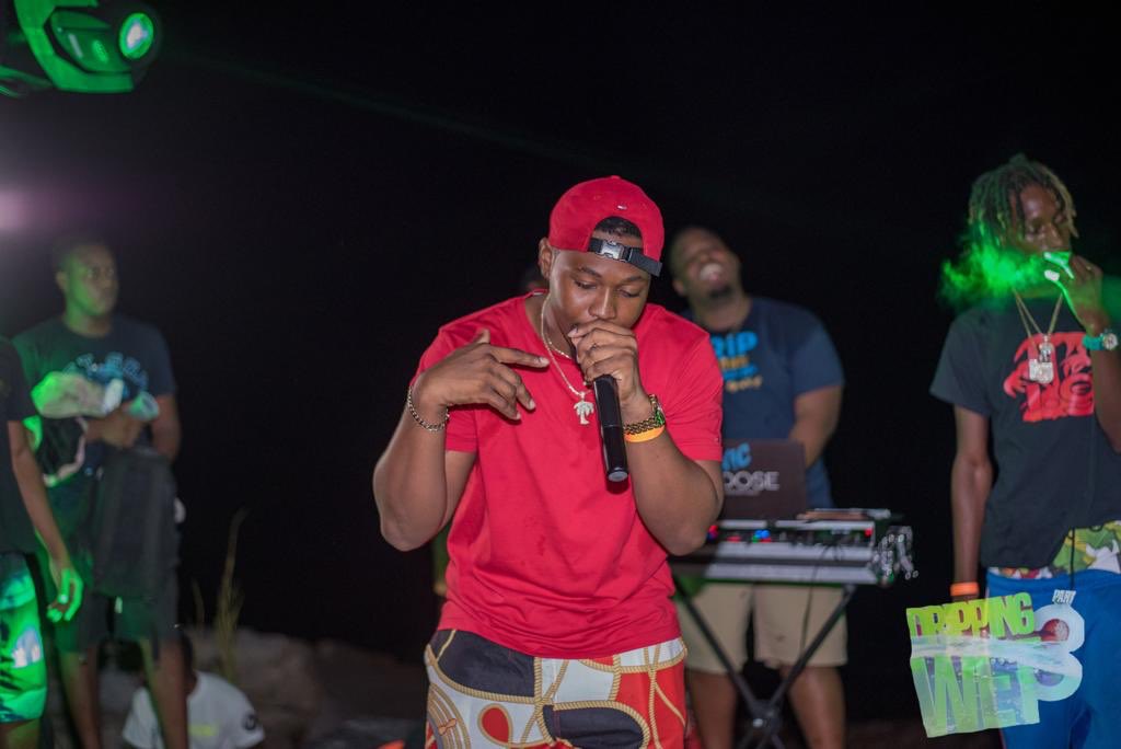 IG_Jayo's tweet photo. Give me the mic and watch what I do with it ‼️ #DrippingWet3 #IslandGang https://t.co/Q8393YnFG9