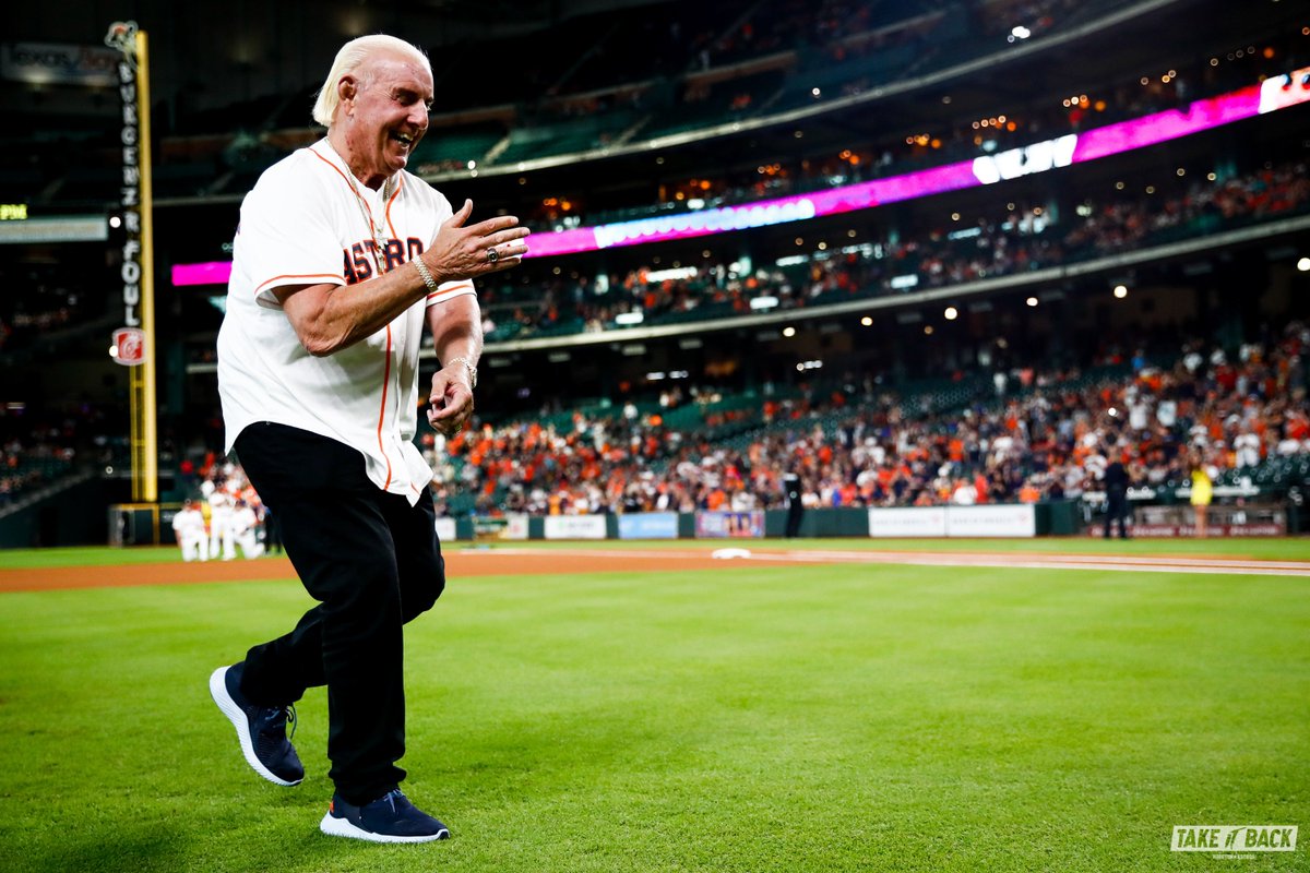 astros's tweet photo. Go woooo on a pitch. https://t.co/LKhZw4OupU
