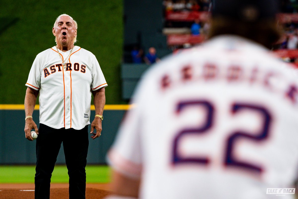astros's tweet photo. Go woooo on a pitch. https://t.co/LKhZw4OupU