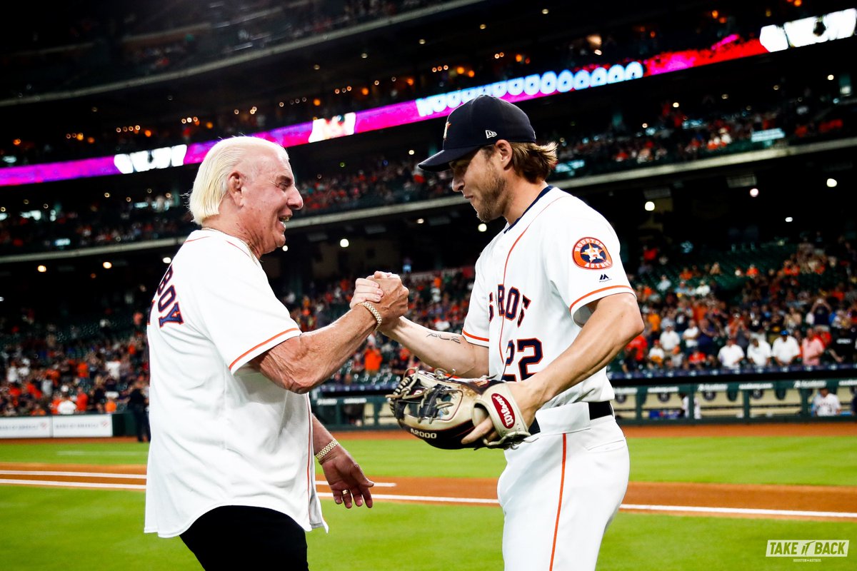 astros's tweet photo. Go woooo on a pitch. https://t.co/LKhZw4OupU