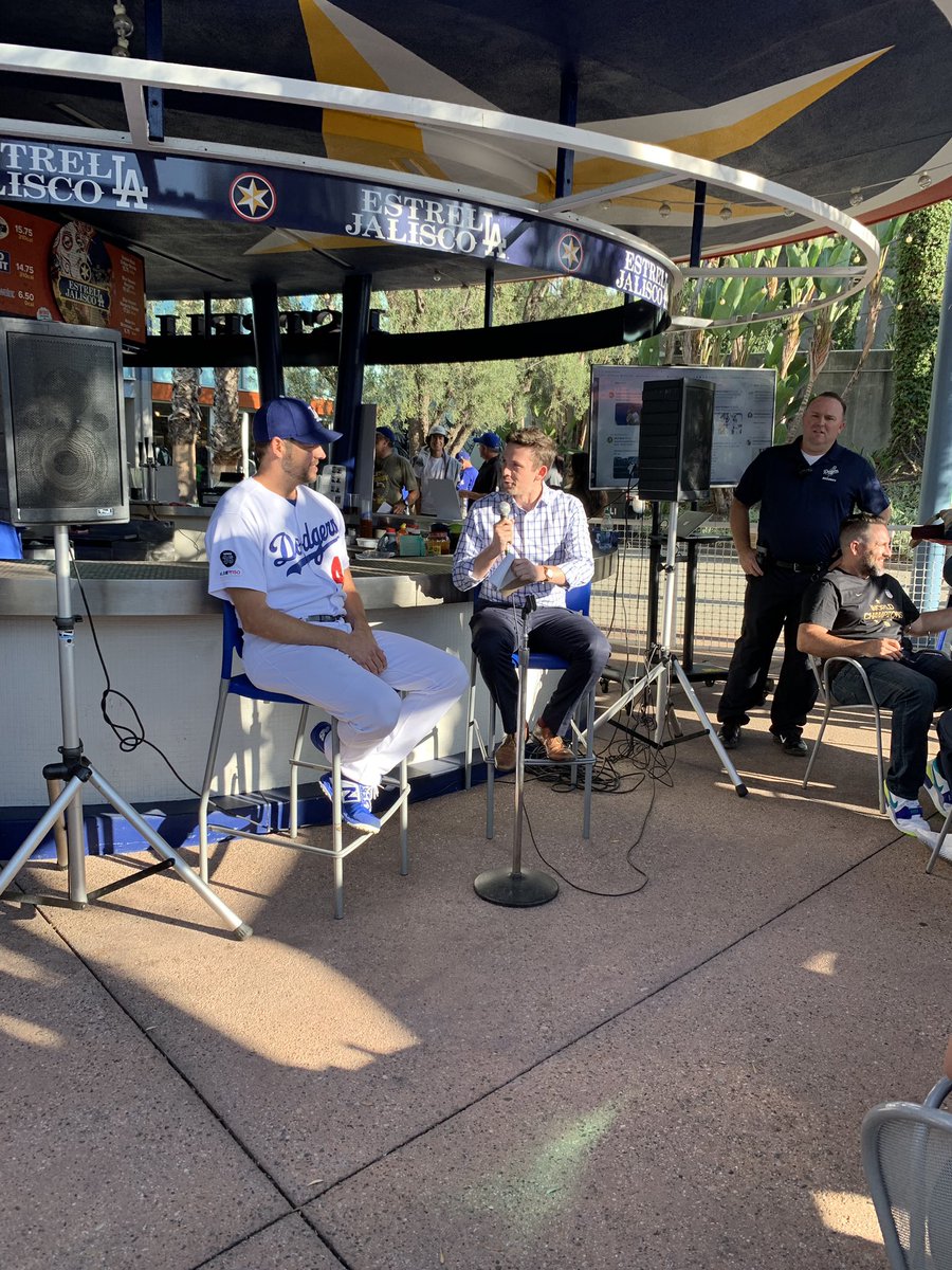 ariannaorama's tweet photo. Q&amp;A with #richhill #DodgersSocialMediaNight https://t.co/QHkMFDRS8o