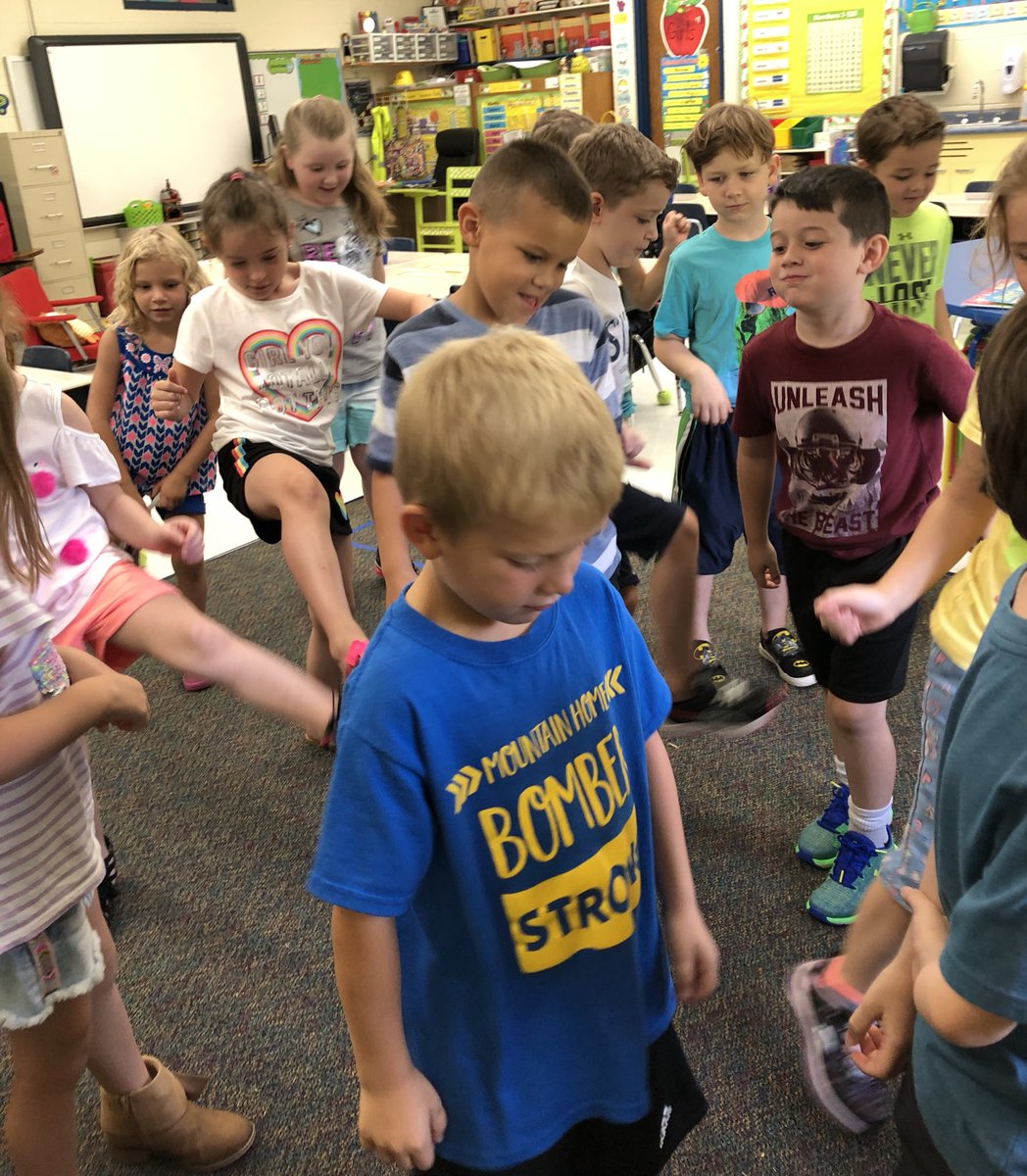 JennyGoings's tweet image. After reading our big book today, we discussed verbs! 📚 We showed off our acting skills by choosing some verbs to act out! 😉🤣 #lotsoflaughs #languageskill #WatchUsGrow