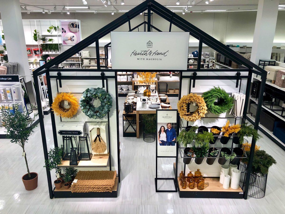 TGT_Chris's tweet photo. The new Hearth &amp; Hand update is here at #T1344! Beautiful accents of Summer &amp; Fall Colors mixed swiftly in this new set for the brand! Come get your shop on! Recognition to @JoseI1344 for owning your expertise in home innovation! #Target #worksomewhereyoulove #VM #VMLifestyle https://t.co/I7GiNzllRC