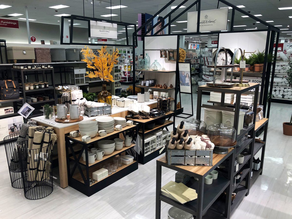 TGT_Chris's tweet photo. The new Hearth &amp; Hand update is here at #T1344! Beautiful accents of Summer &amp; Fall Colors mixed swiftly in this new set for the brand! Come get your shop on! Recognition to @JoseI1344 for owning your expertise in home innovation! #Target #worksomewhereyoulove #VM #VMLifestyle https://t.co/I7GiNzllRC