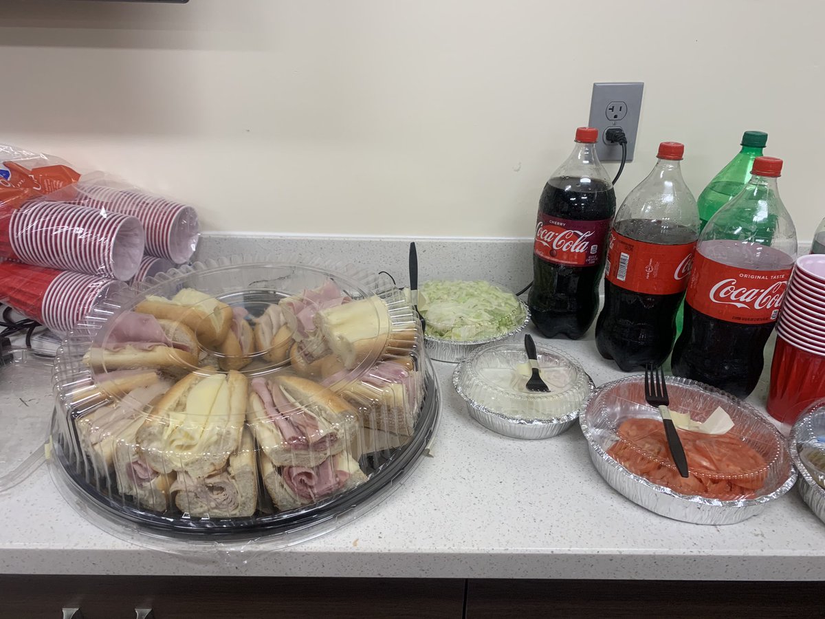 roccisano_nancy's tweet image. #latenightsamepage #met #freight #oneteam #yumyumyum 🥳 @cochran_marc @myohn2112 @WendyMcclintock @NotsoLameTHD @HDZ153