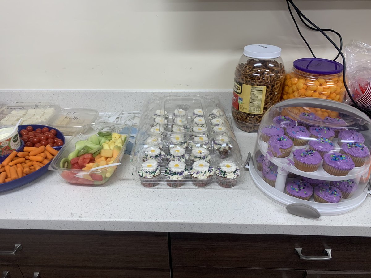 roccisano_nancy's tweet image. #latenightsamepage #met #freight #oneteam #yumyumyum 🥳 @cochran_marc @myohn2112 @WendyMcclintock @NotsoLameTHD @HDZ153