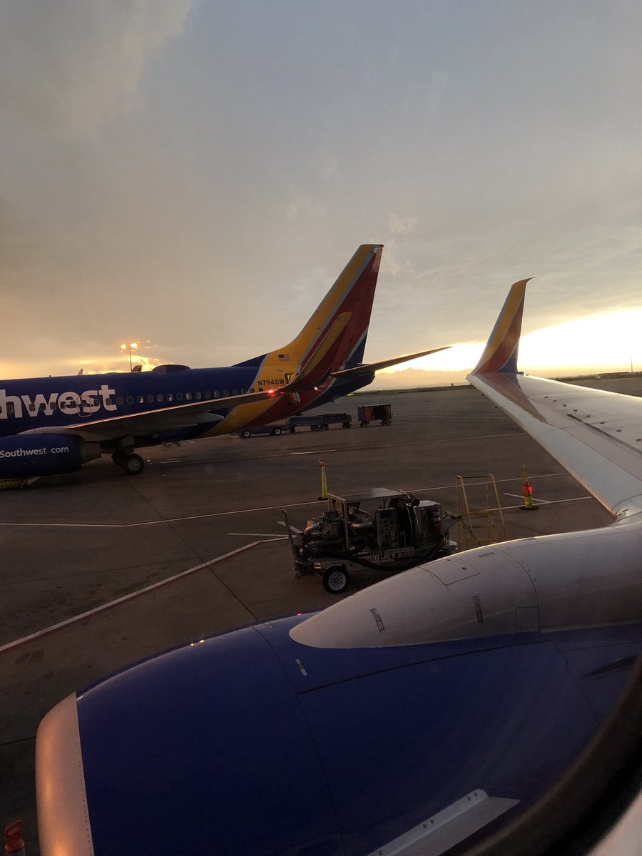 ScienceNJazz's tweet photo. #WingtipWednesday flight home out of #Denver to #Omaha @SouthwestAir https://t.co/aT1VSiqIDj