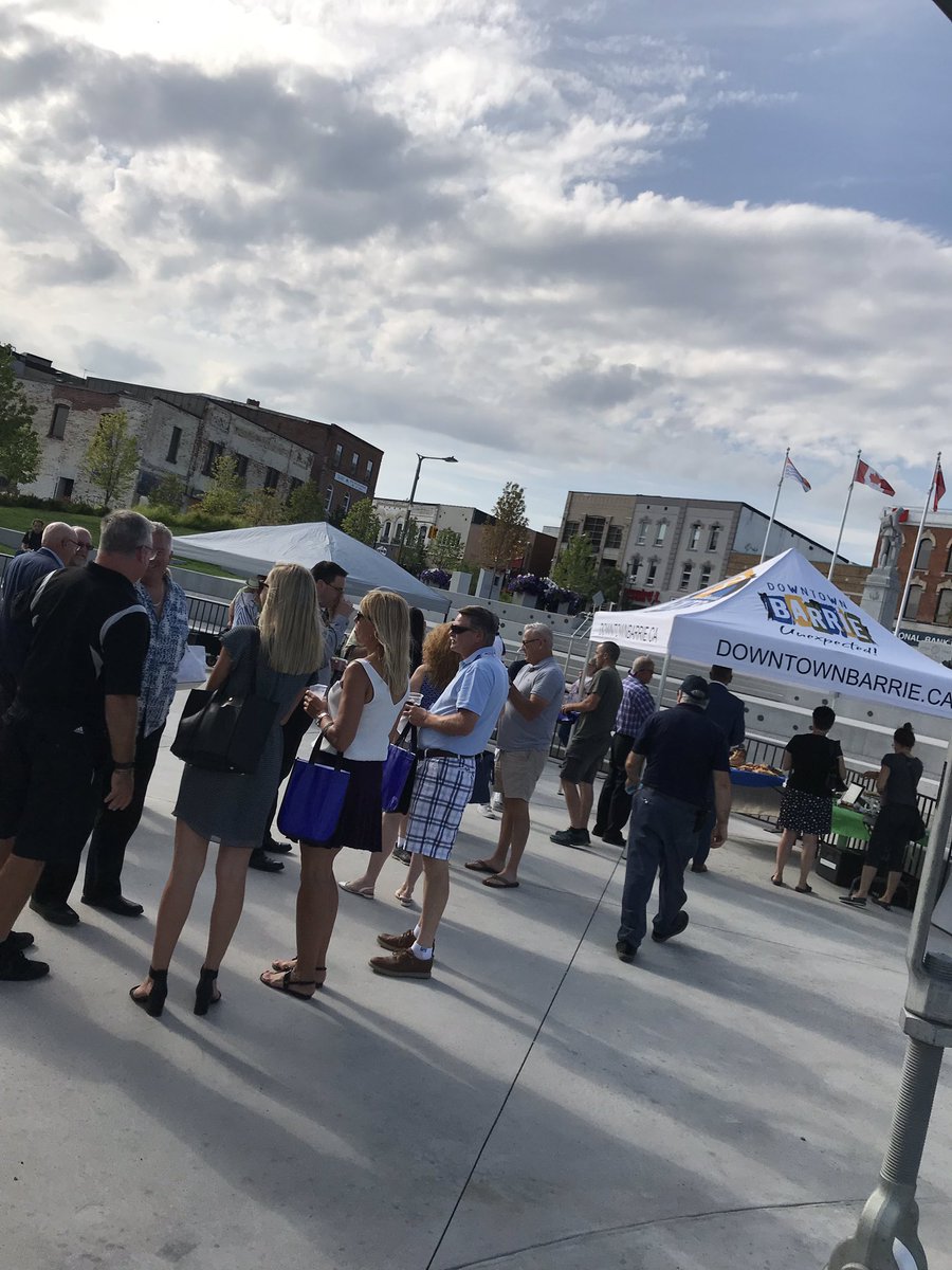 A busy night at #MeridianPlace with @BarrieChamber #businessafter5 event hosted by @DowntownBarrie. Happy to be there meeting so many Business people from our #Barrie community. #supportlocalbusiness #communitymatters @LisaKlein888 @Rhwj2011