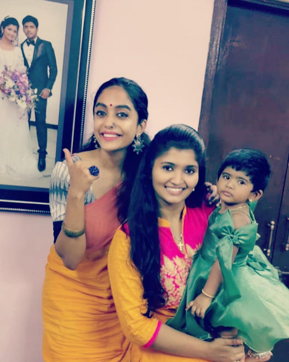 SandyAr46307214's tweet photo. Abirami meets sylviya akka and lala 😊❤ #biggbosssandy #sandymaster #SandyArmy #dontworrybesandy #wearetheboys #LosliyaArmy  #biggbosstamil #kamalhassan #kavin #kavinarmy #tharshanarmy #tharshan #mugenrao  #mugenarmy   @sandyarmy_offl @SandyArmyOfcl @_sandyarmy  @SandyArmyoff https://t.co/OIeHoHl3E0