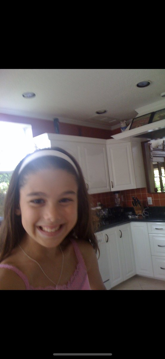 kirakosarin's tweet photo. LMAO I just found these old selfies on my phone who did I think I was 😫😂 https://t.co/hvLKOBrJ4Z