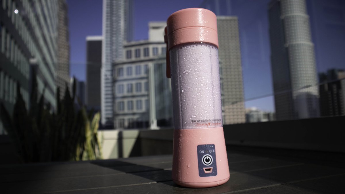 The perfect blender for the world traveler!

It’s compact size is perfect for luggage, backpacks, or purses. 

#smoothies #fitness #healthandwellness