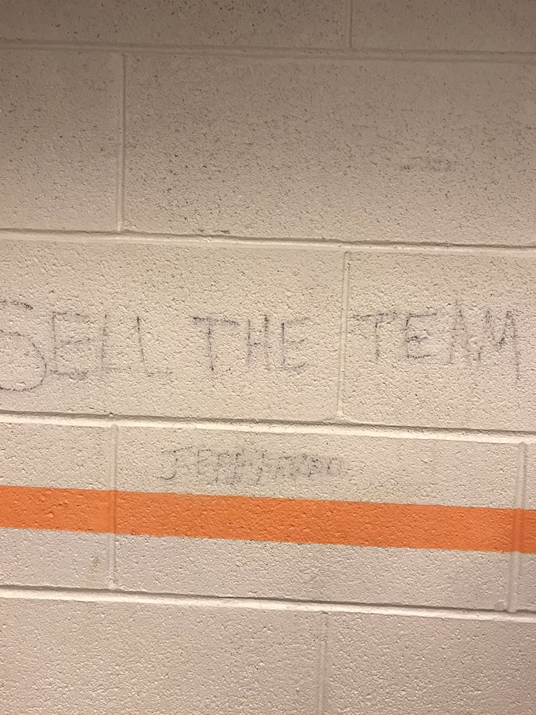NotUrAvgDoorMat's tweet photo. @KFCBarstool @TheClemReport the message is spreading to the walls of Citi Field bathrooms https://t.co/vwDaZgnbsy