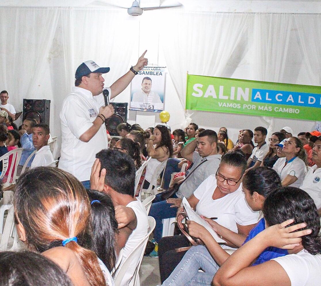 FabianLora_f's tweet photo. Gracias a la Sra Martha Ruíz por esta inmensa reunión que nos permite seguir contándole a los cordobeses las importantes iniciativas que tenemos para el departamento. Seguiremos con la transformación de #Montería y #Córdoba junto al equipo @salinghisays3 @CARLOSDGE. https://t.co/nb9uXJAGL3