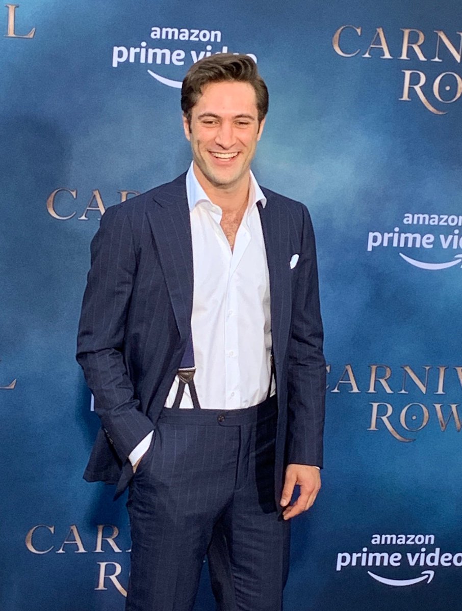 Here’s ⁦<a href="/ArtyFroushan/">Arty Froushan</a>⁩ arriving at tonight’s ⁦<a href="/CarnivalRow/">Carnival Row</a>⁩ premiere