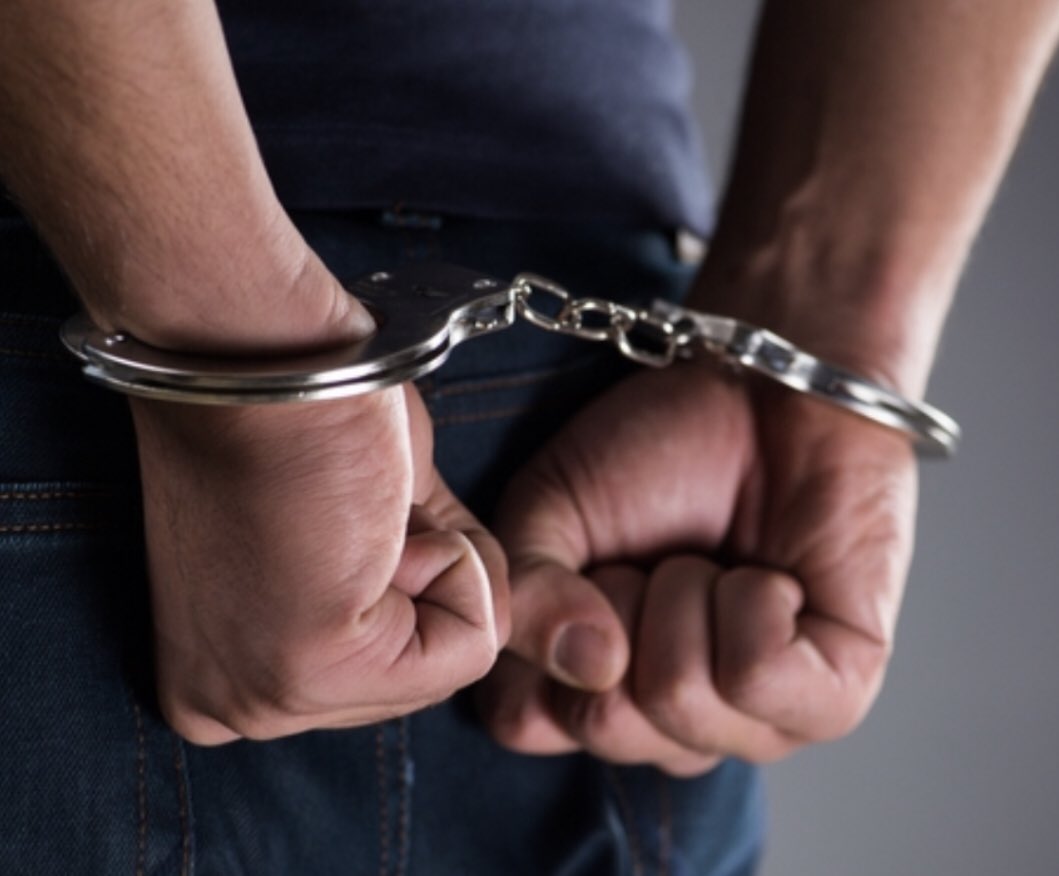 TVP_Bucks's tweet photo. #Team2 PCโs deployed to assist @JOU_ArmedPolice who located a car linked to burglaries in @Glos_Police & @warkspolice area. All occupants of the car arrested for #burglary & other offences. Thanks to #Team3 for the assist!
#teamaylesbury #P6951 #P6803 #P1696 #P4021 #P6394 https://t.co/kHIOP50GAy
