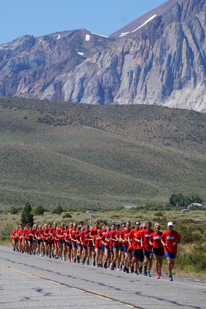 jhazen_'s tweet photo. Ric Thompson of 1972 national championship team leads the 2019 long red line on Green Church road at 7,000 feet. https://t.co/owy6bjuZBb