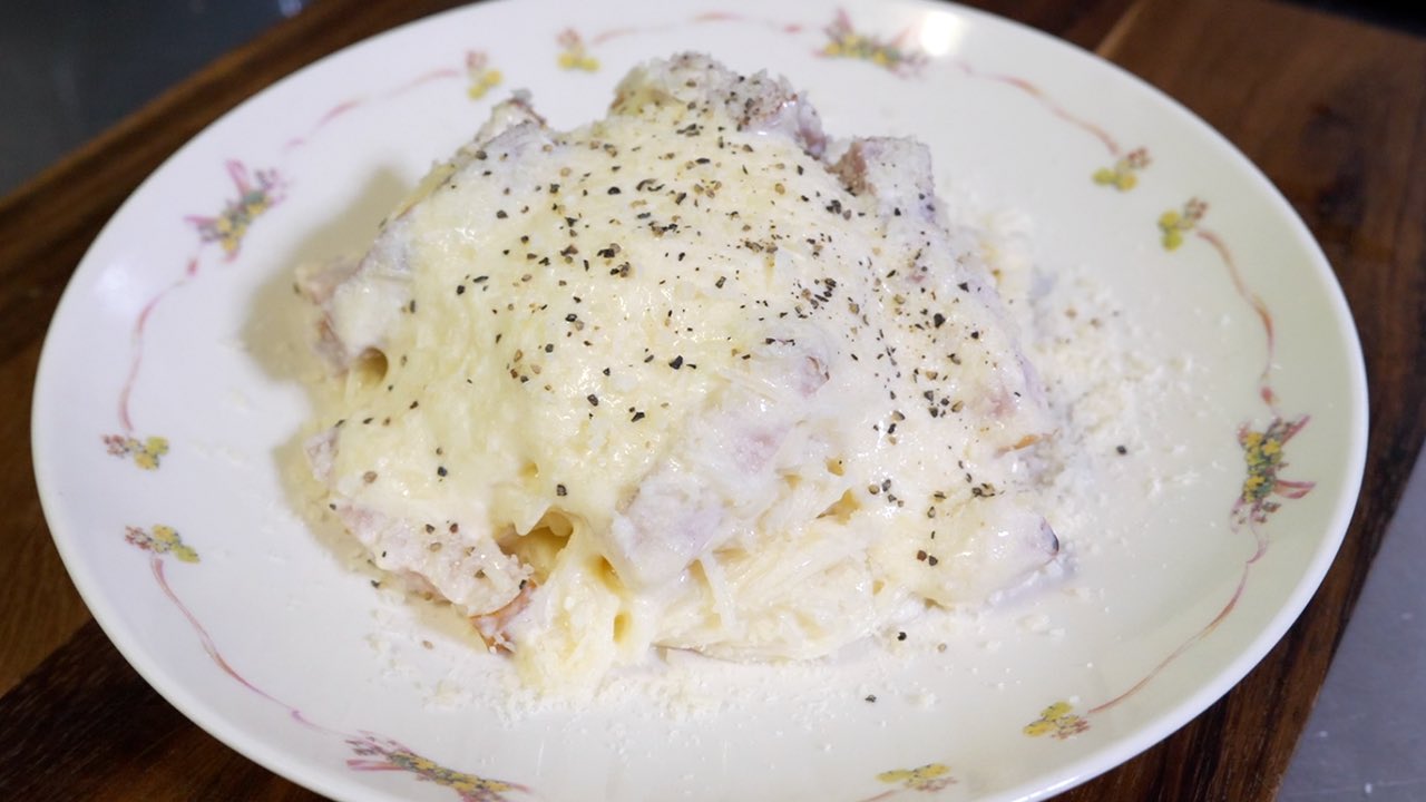 Kattyanneru かっちゃんねる 一般人 玉子豆腐マジック 玉子豆腐でカルボナーラ風そうめん ベーコン 30g 玉子豆腐 1パック バター 5g クリームチーズ 30g 牛乳 大さじ1 塩 ひとつまみ パルメザンチーズ 黒胡椒 適量 そうめん 1束 見た目以上