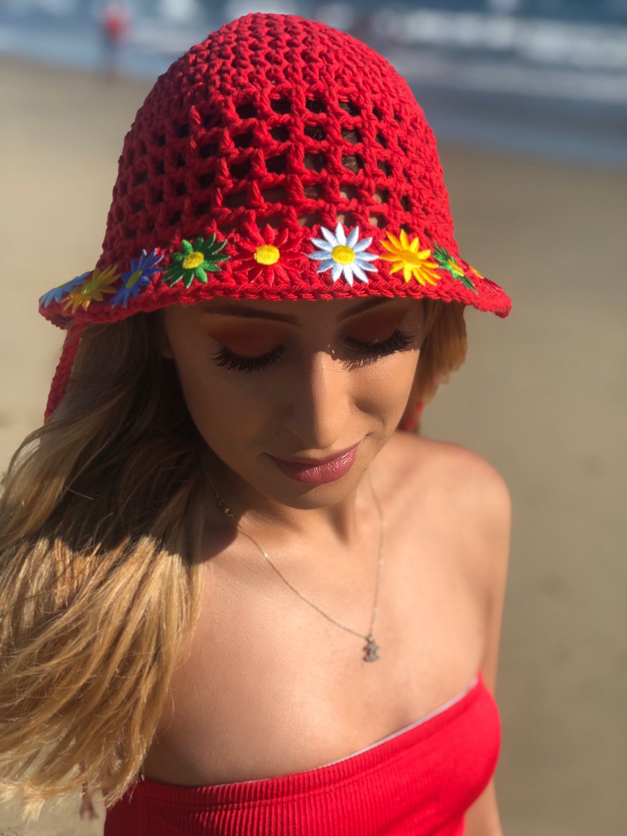 New Red hot daisy bucket hat for all the beach babes. Handmade by me🧵
PRICE $40 🌼🌸🌺🍀 #shop #Depop <a href="/Shescoral/">ShesCoral</a>  #crochet