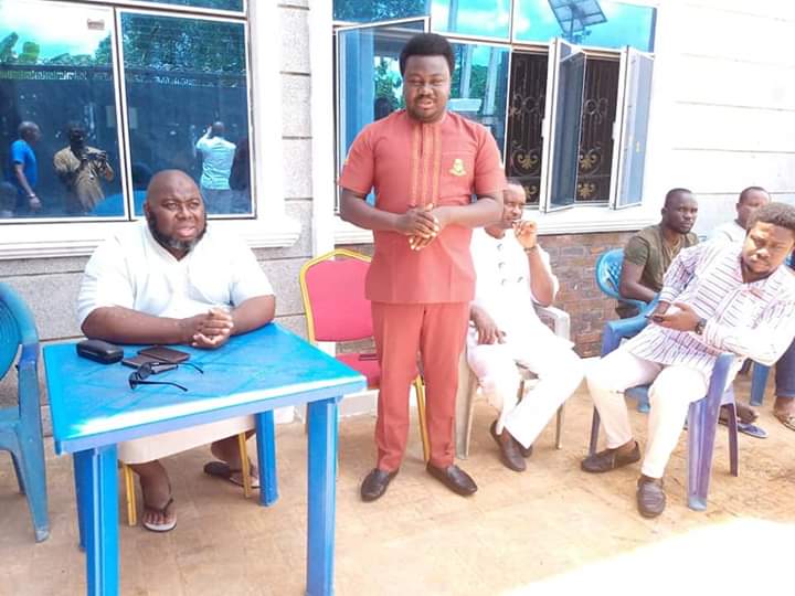 BugumaK's tweet photo. ~~~BUGUMA KALABARI TALK AM~~~

UPDATE : THE GREAT VISIT

AMB SUKUBO SARAIGBE SUKUBO(NYCN PRESIDENT) MADE OUT TIME TO VISIT ALABO MUJAHID DOKUBO ASARI (EDI ABALI OF KALABARI NATION) AT HIS COUNTRY HOME ,OBUAMA. https://t.co/h72ANeYAjc