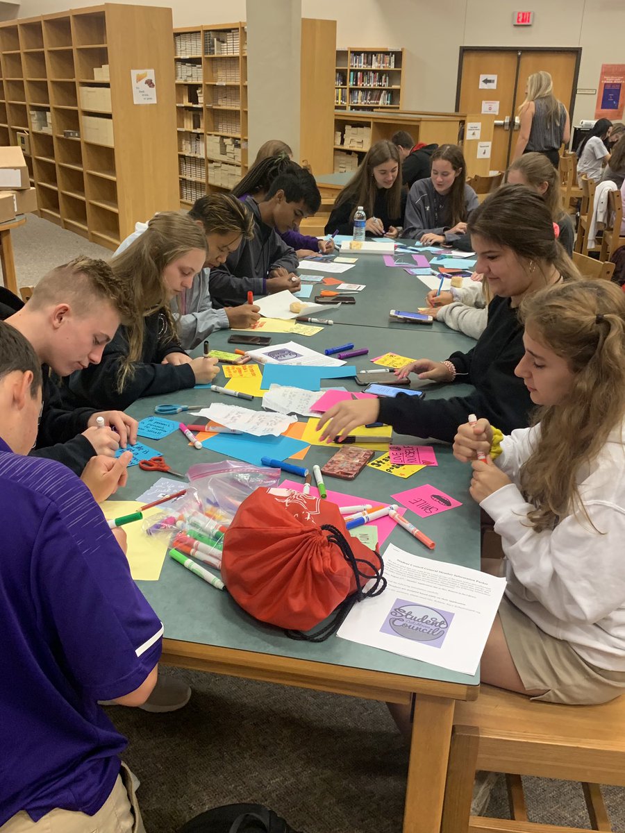 DTHSBetaClub's tweet photo. First Beta meeting of the year was spent making notes of positivity and inspiration. https://t.co/RGJgAmWSYc