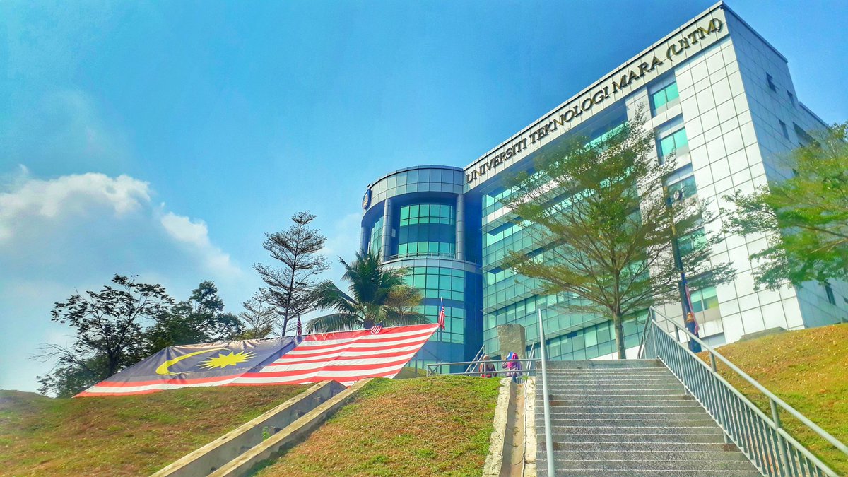 uitmofficial's tweet photo. Kibarkan jalur gemilang tanda cinta &amp; kasih kita kepada negara.🇲🇾
#tanahtumpahnyadarahku
#sayangimalaysiaku 
#malaysiabersih 
#UiTMdihatiku https://t.co/QOk9JKeSaZ