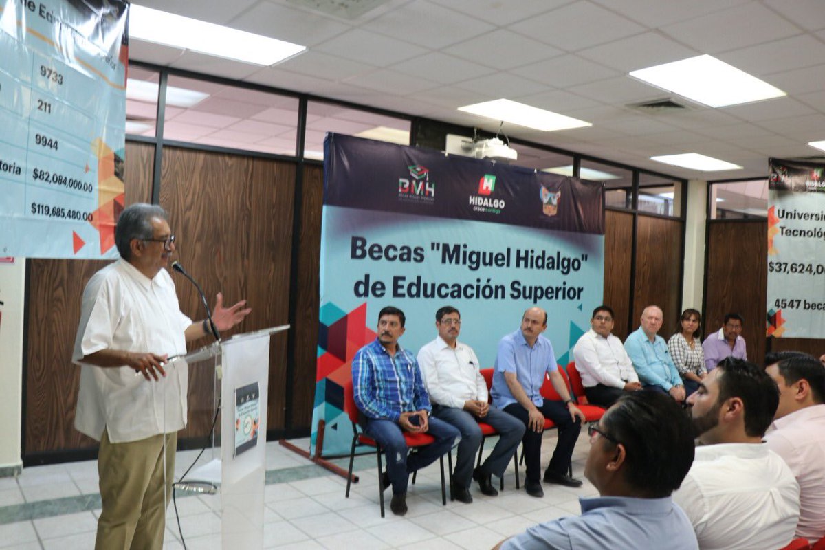 uthh96's tweet photo. Se llevó a cabo la entrega de #BecasMiguelHidalgo a las y los alumnos de la #UTHH, encabezada por el secretario de la @SEPHidalgo el Mtro. @atilanorp, dando así la #PalabraCumplida del gobernador @omarfayad a los jóvenes hidalguenses. https://t.co/djcF1s5WwN