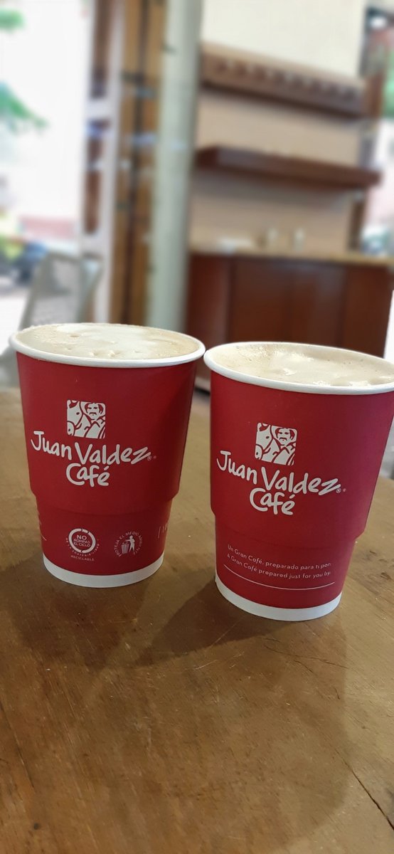julydayana's tweet photo. Hoy amé ver-te, besar-te y tomar té contigo. Gracias por la invitación 💜 https://t.co/3JDiJMPMnR