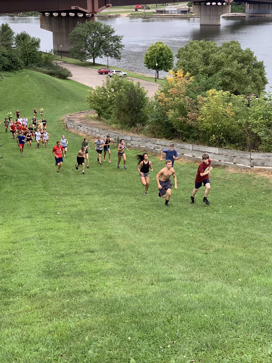 OTHS_XC's tweet photo. Hill day!!! Get over it!!! #othsxc #attackthehill #othsdistance #othsdistancefamily #werunhillsonwednesday https://t.co/3eyniQXvrw