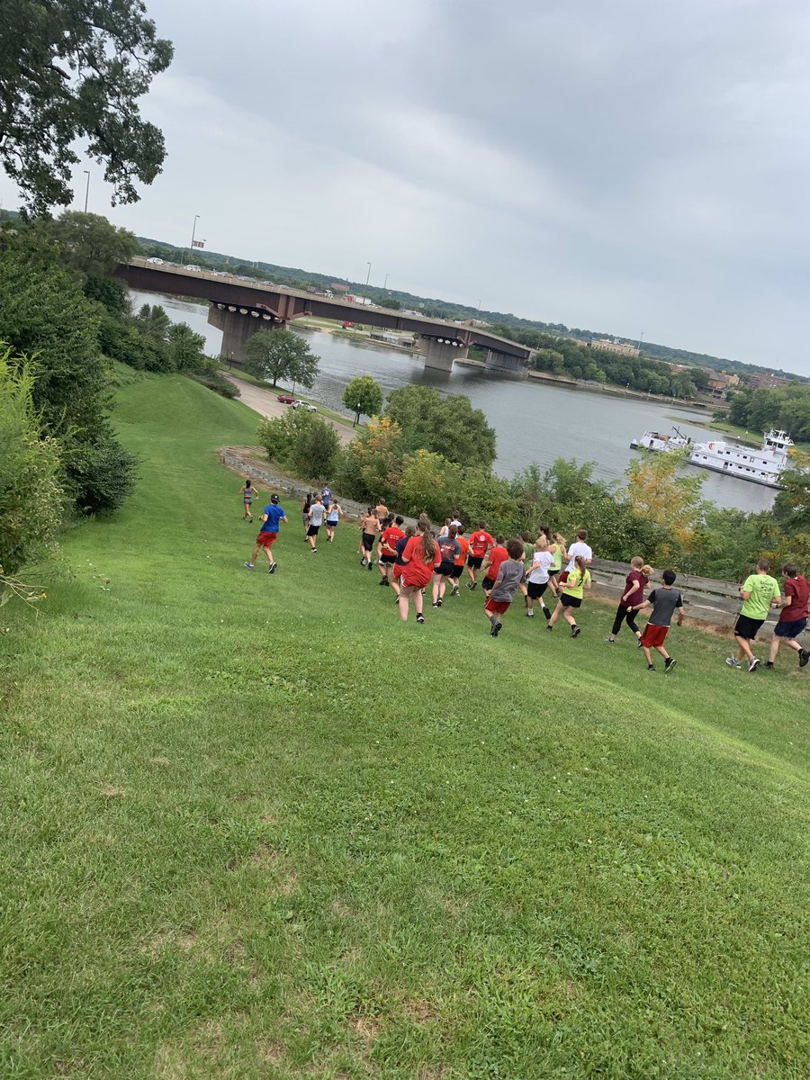 OTHS_XC's tweet photo. Hill day!!! Get over it!!! #othsxc #attackthehill #othsdistance #othsdistancefamily #werunhillsonwednesday https://t.co/3eyniQXvrw