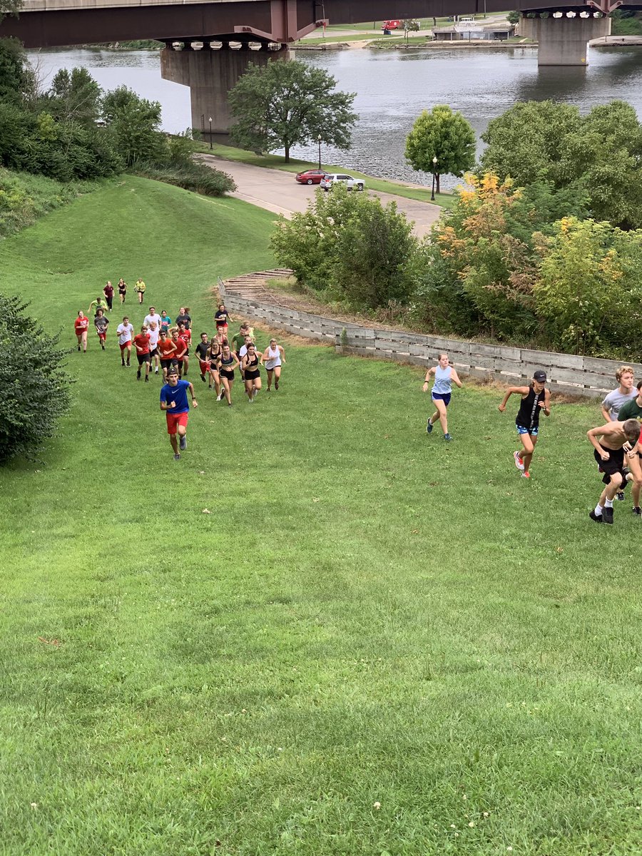 OTHS_XC's tweet photo. Hill day!!! Get over it!!! #othsxc #attackthehill #othsdistance #othsdistancefamily #werunhillsonwednesday https://t.co/3eyniQXvrw