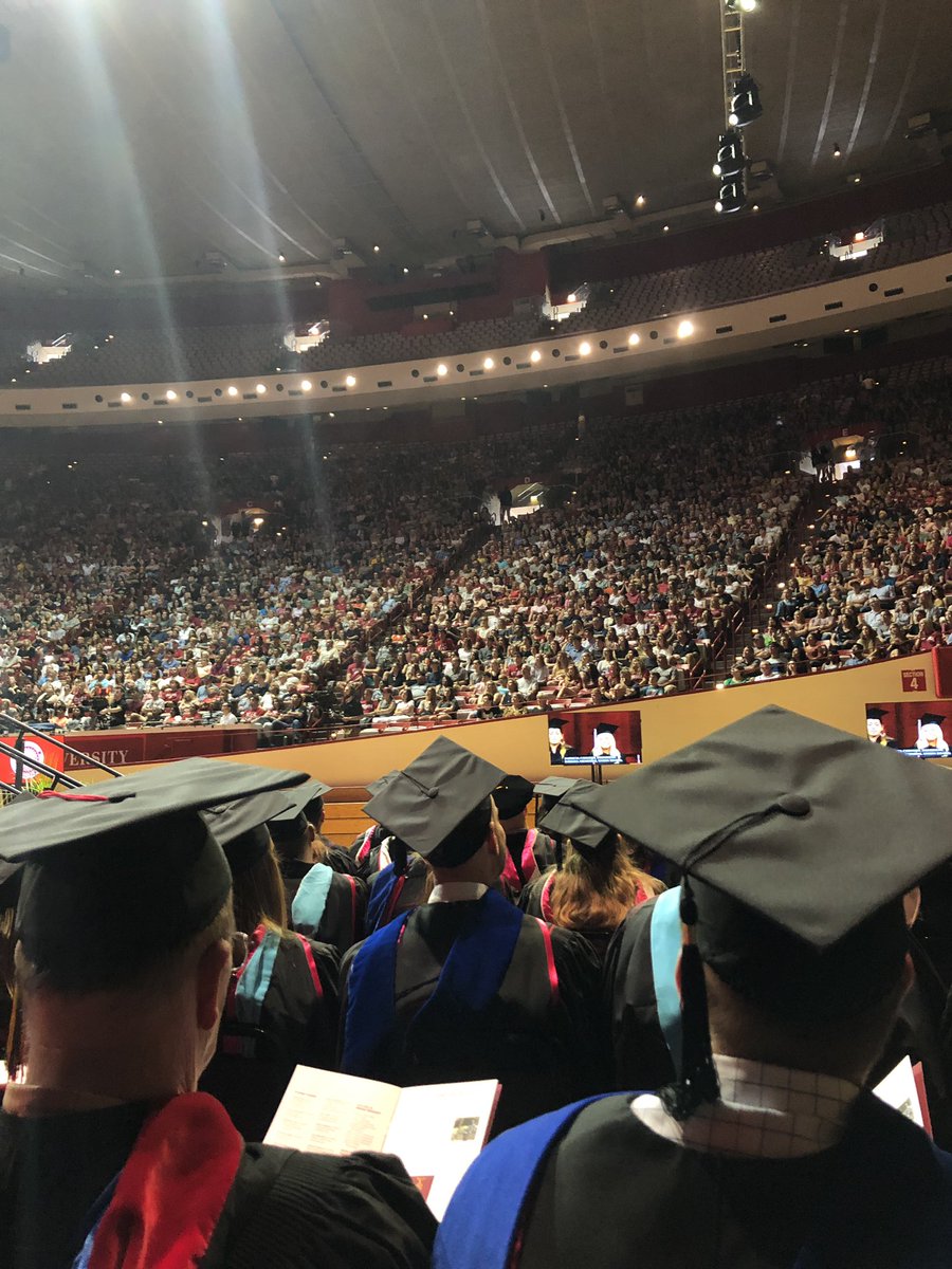 martypieratt's tweet photo. Great day welcoming the 200th freshman class @IUBloomington
The Freshman Induction Ceremony at @IndianaUniv Assembly Hall was superb.
Fantastic to see all the families, including mine!Welcome to Indiana University, Class of 2023! ๐
#IUMoveIn #IndianaUniversity @KelleySchool https://t.co/uDFdRO7lU6