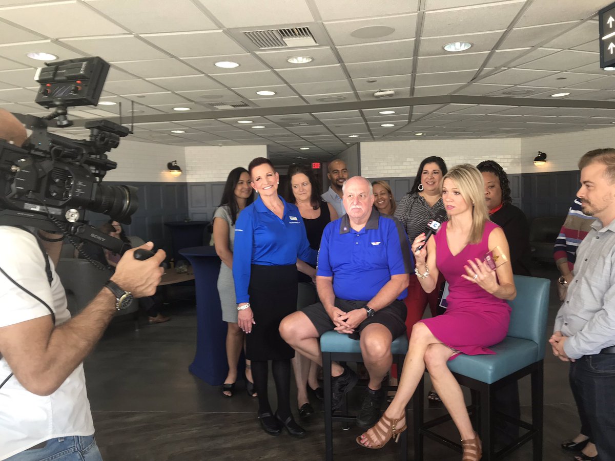 MBSewald's tweet photo. .@KTNV @j2snyder tells how @SouthwestAir John Hart is a #customerservicesuperstar buying 100 burgers for displaced passengers after airport delays. #Vegashospitality #vegaschamber @T_Alan_S https://t.co/LuInPRscLF