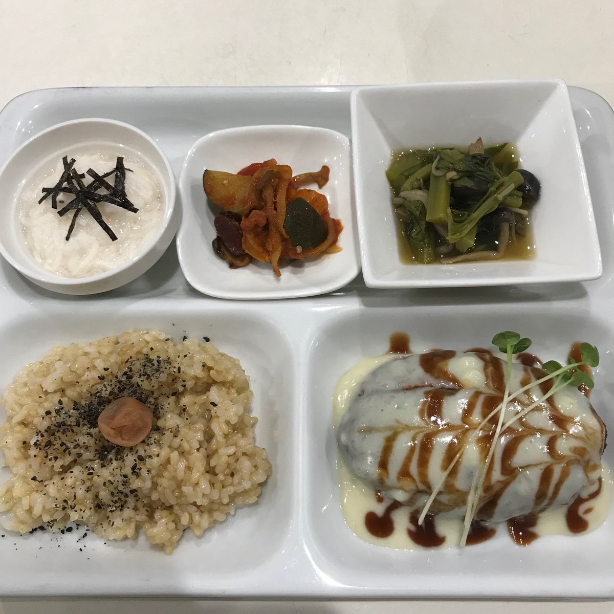 cafe_pumpukin's tweet photo. 🎃ぱんぷきん本日8/22(木)の玄米プレート🎃

♪豆腐ハンバーグとクリームソース

♪ツルムラサキときのこの煮浸し

♪お豆と夏野菜のトマト炒め

♪長芋の梅酢和え https://t.co/xLvAt7VsK0