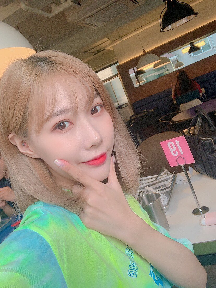 hf_dreamcatcher's tweet photo. [#한동] 썸냐들🧡 햄버거 먹었어요🍔? ㅎㅎ 오늘따라 왜 이렇게 보고싶징🤔
#드림캐쳐 #Dreamcatcher https://t.co/AG22yKREa0