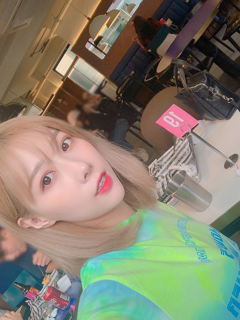 hf_dreamcatcher's tweet photo. [#한동] 썸냐들🧡 햄버거 먹었어요🍔? ㅎㅎ 오늘따라 왜 이렇게 보고싶징🤔
#드림캐쳐 #Dreamcatcher https://t.co/AG22yKREa0
