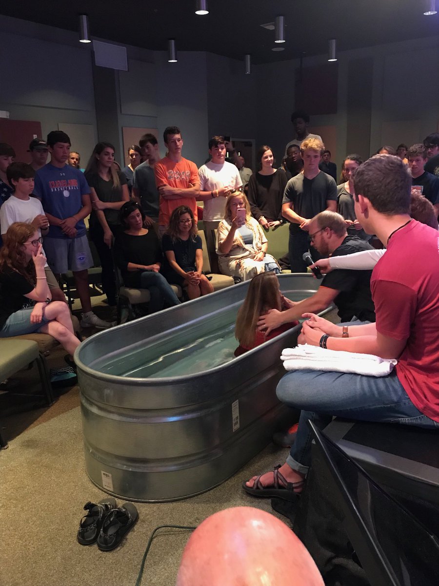 BCBearsTrack's tweet photo. Great night with ⁦@F1RSTstudents⁩, as we got to celebrate the baptism of one of our own, Freshman #BearTracker, Mandi Johnson!   Thanks to Curt Duncan for always investing in our Bears and congrats, Mandi! #LifeChange #WedPM https://t.co/7WyuAGwyCh