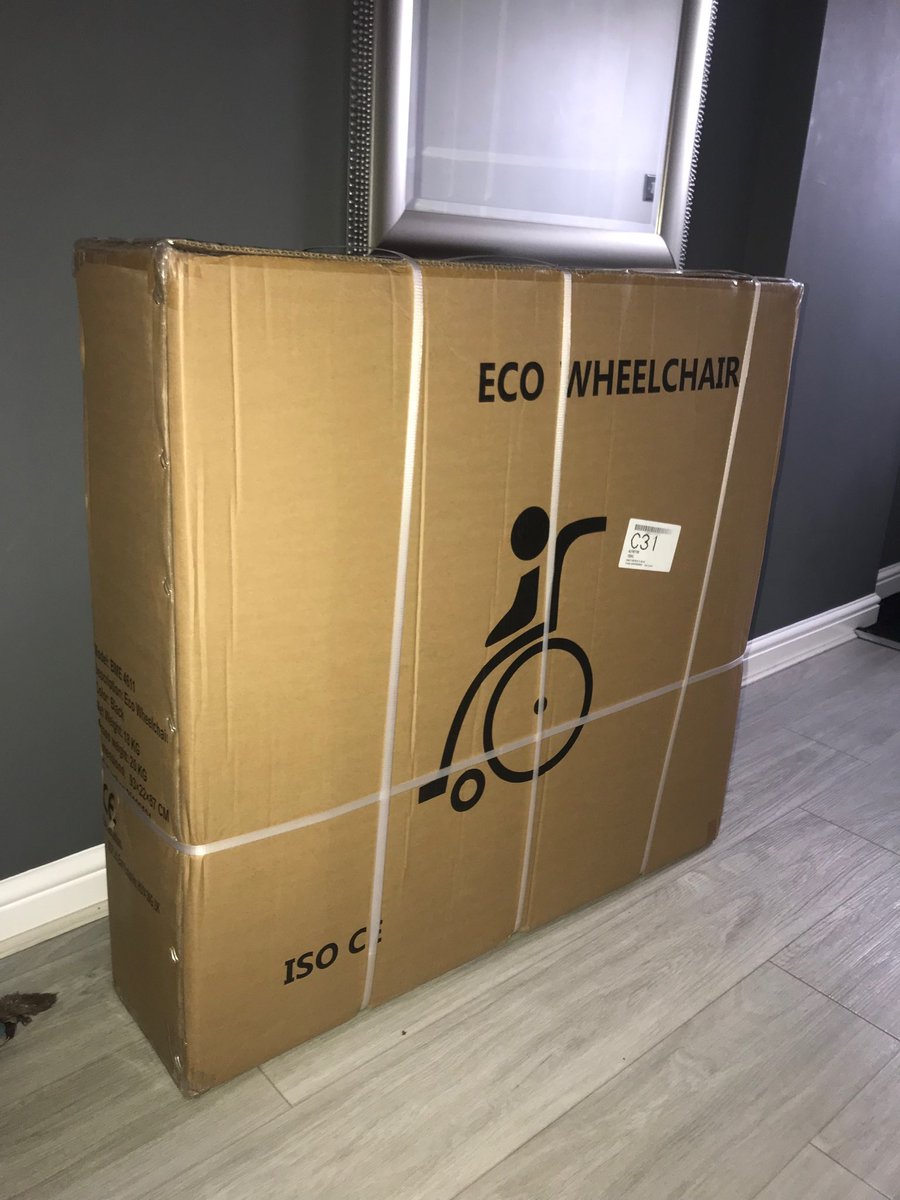 BevBoothJones1's tweet photo. So..romance is definitely not dead 🥰Surprise parcel arrives this morning from the hubby!! #mobileagain #betterthanflowers 😜 https://t.co/6t7JYpHHkQ