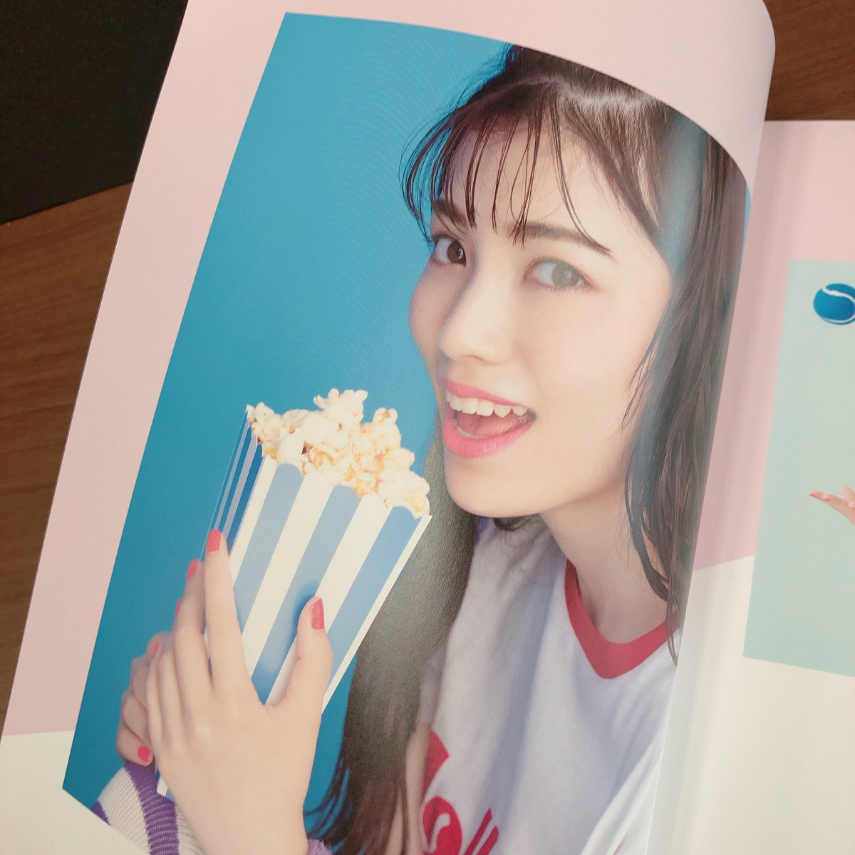 石原夏織 Staff A Twitter Tempest Mission グッズ紹介 その2 撮り下ろし写真満載のパンフレット ブロマイド 特別にパンフレットの１ページ目をチラリ 昨年のバースディイベントからナンバリングが続くブロマイドは コレクションアイテムとしても