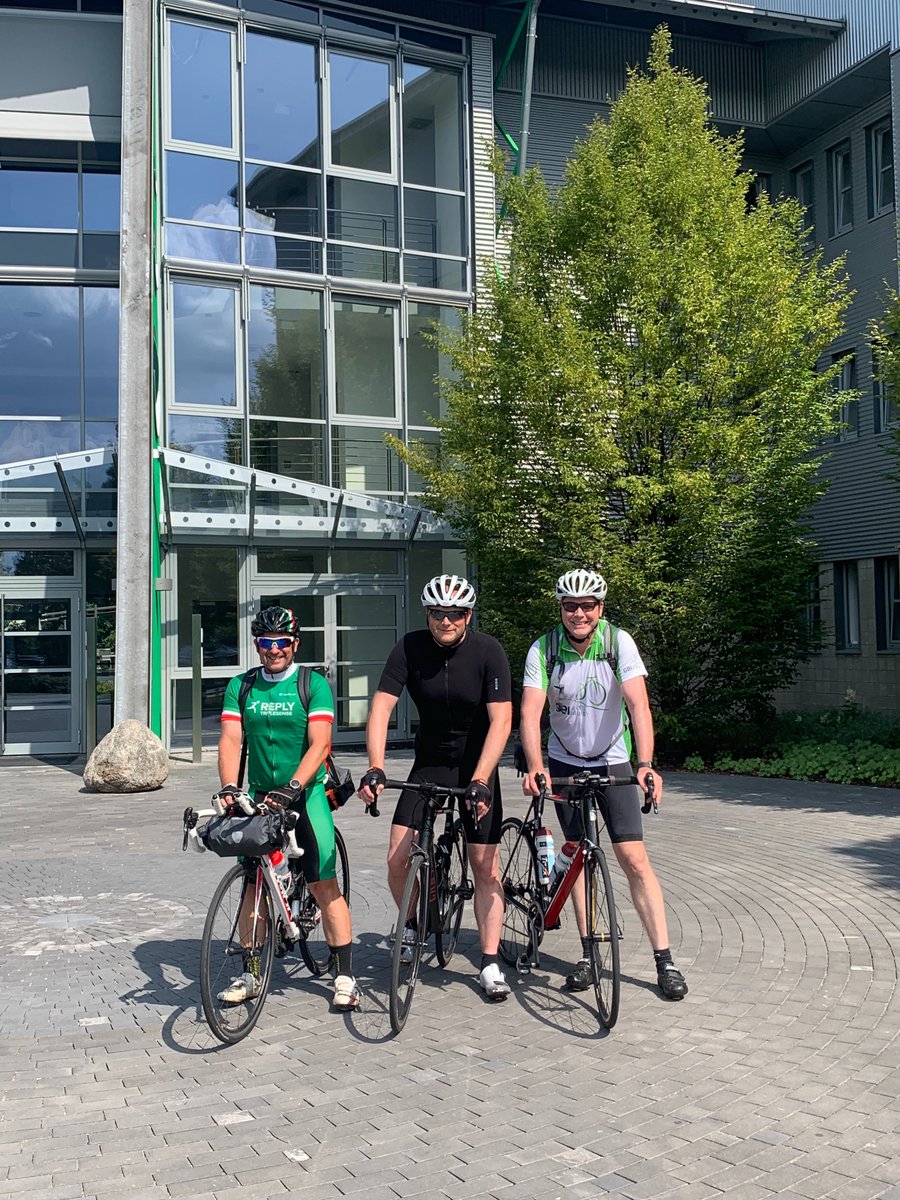 triplesense's tweet photo. #RideWithReply Rückblick: Gestern Gütersloh mit einer sportbegeisterten @Reply_DE Holding und toller Begleitung über ca. 70 km. Danke Thomas und Jörg! #ReplyBikeTour #LifeAtReply #724km #TriplesenseReply https://t.co/LSrWdpq8Sr