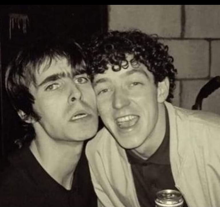Latest Oasis News Tony Mccarroll On Being In The Crowd For Oasis Last Ever Gig At The V Festival On August 22nd 09 There Are Only Two People In The