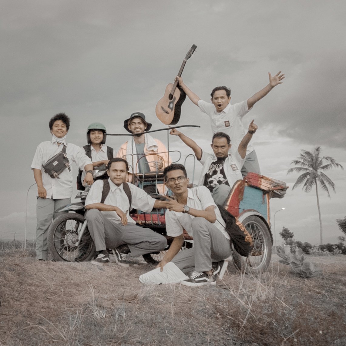 TeukuIsmail5's tweet photo. Perkenalkan, driver becak pribadi kami ! Imum joe https://t.co/1zOhQ3d4K4