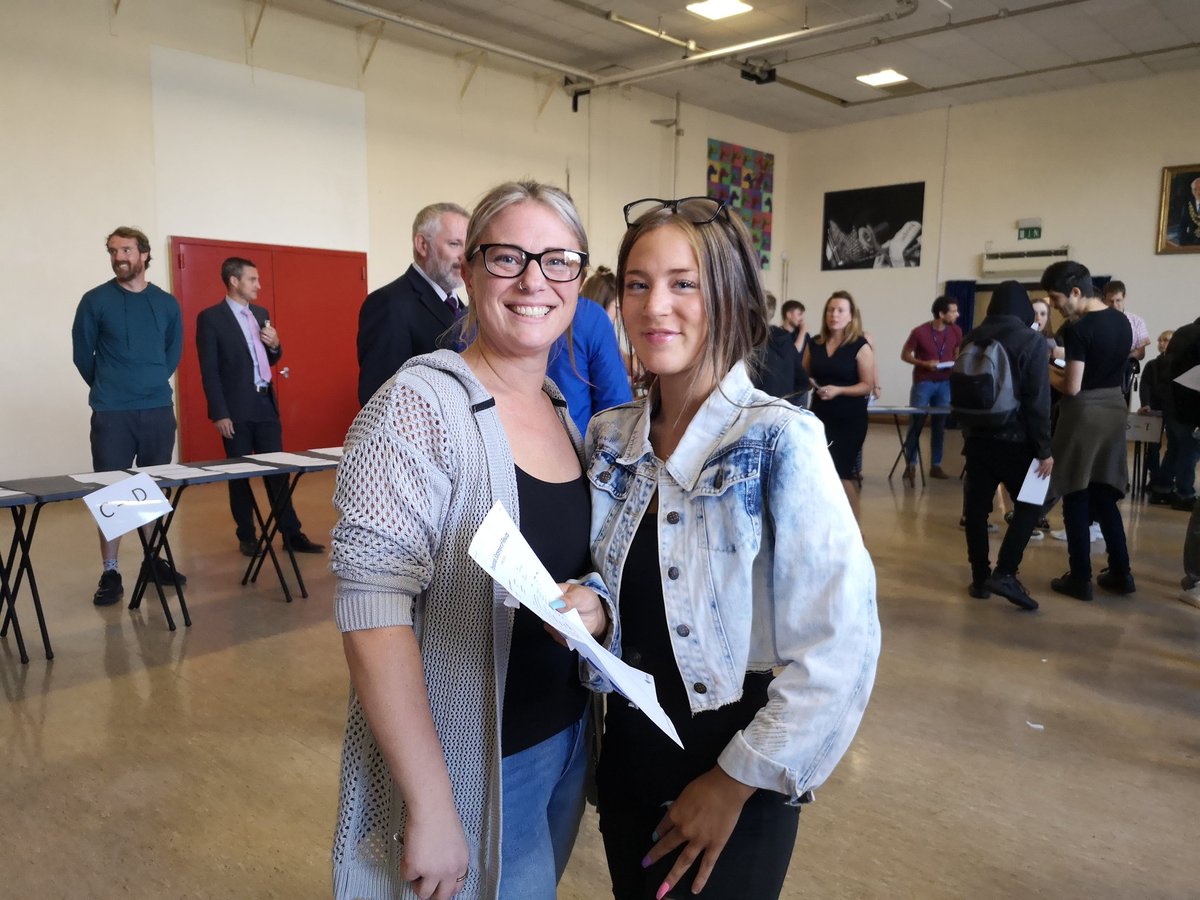 JadeDailyEcho's tweet photo. This Glenmoor Academy pupil is thrilled with her results #GCSEResults2019 @Bournemouthecho https://t.co/D46kD6eL8h