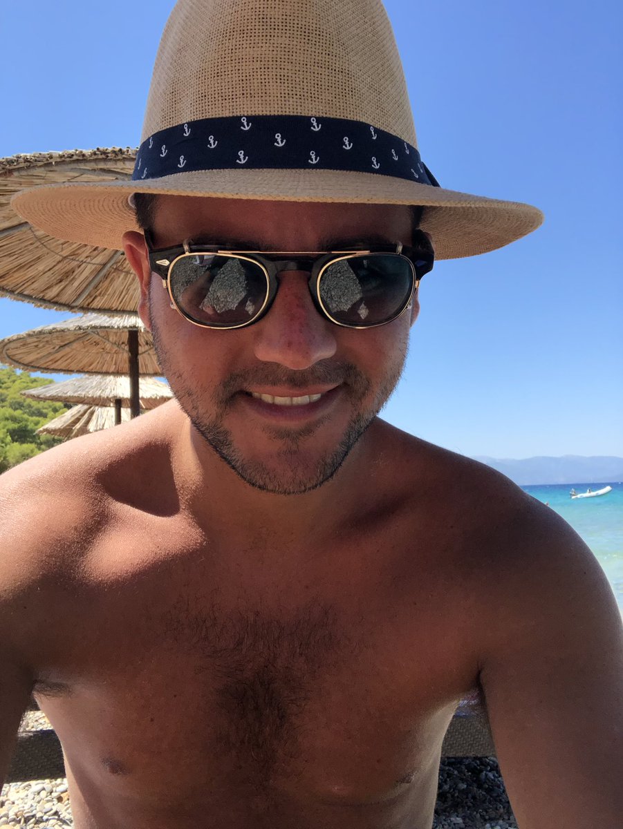 simonesangi's tweet photo. Spiaggia di Dragonera...con uno strano individuo avvistato sul posto! ☀️#Ferie https://t.co/FQM53L1ZRK