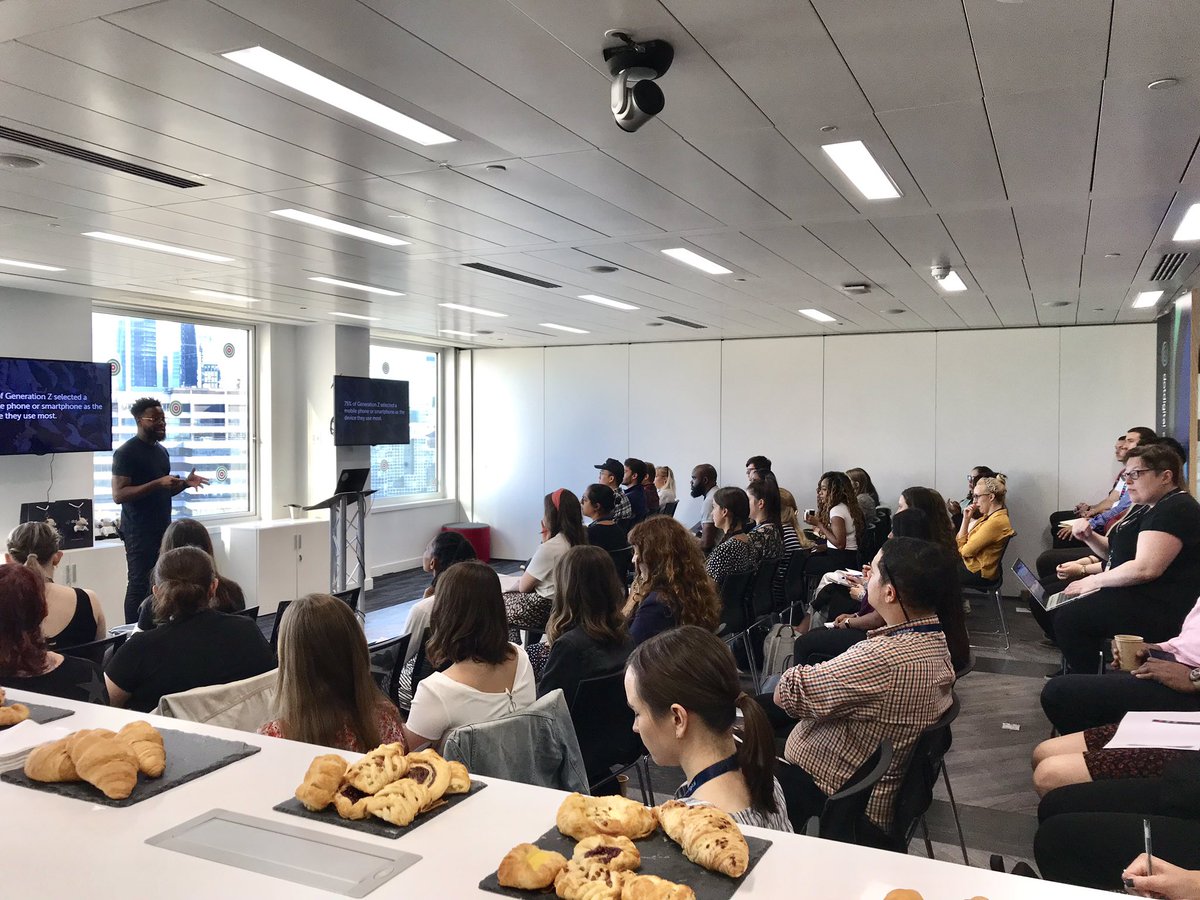 dotdigital's tweet image. Did you know the average customer communicates via 10 channels! 😮 #dotlive #beyondemail #omnichannel