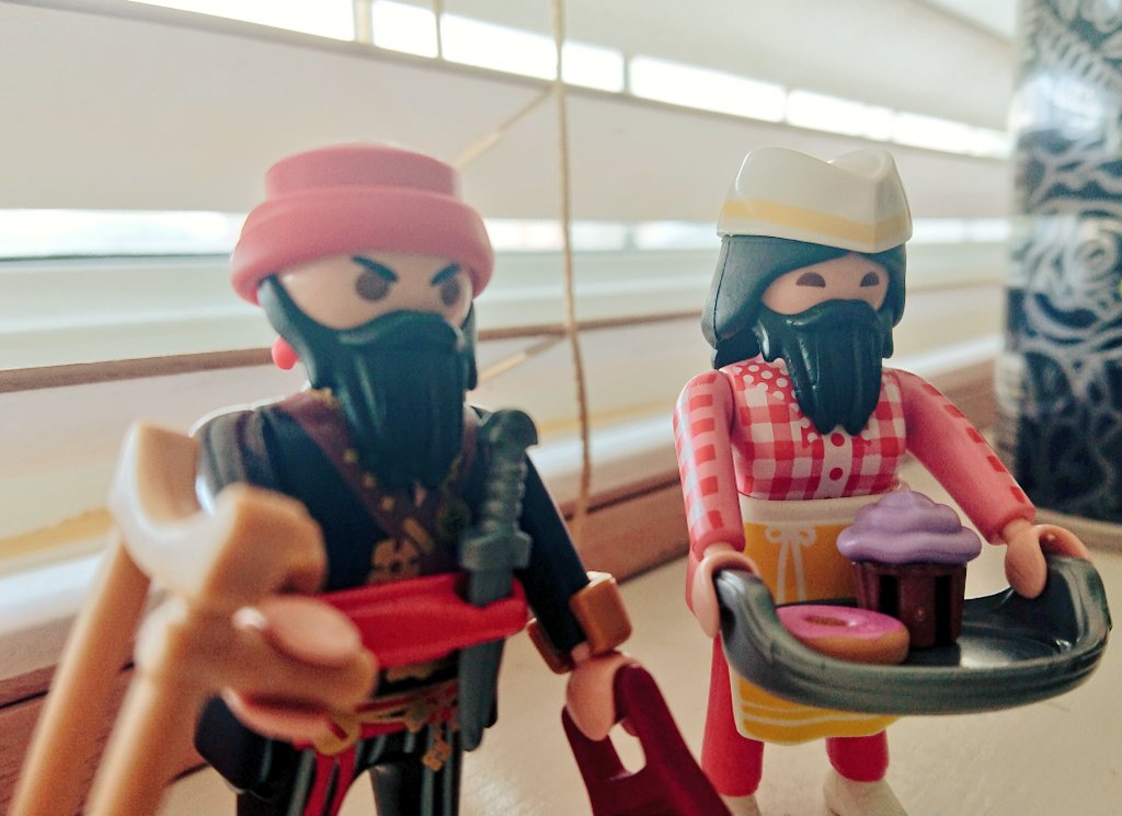 barkey1988's tweet image. @playmobil When you are faced with a spare beard out of the blind bags you've bought :D Imagination is at 100% today #playmobil #funbuilding