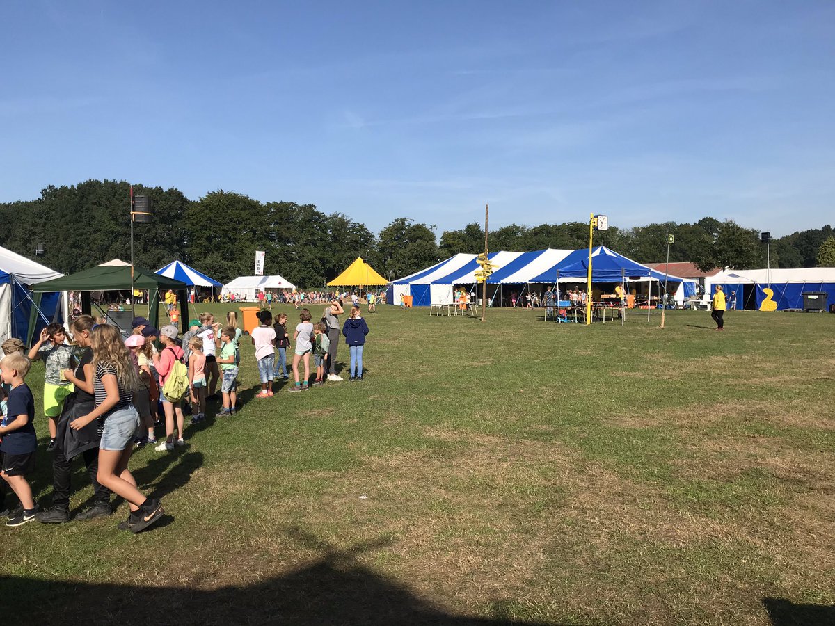 LeonMeijer_'s tweet photo. Vanmorgen op bezoek bij kinderdorp Bennekom. Wat een heerlijke relaxte sfeer en dat op een terrein met 1600 kinderen. Grote duim voor de 130 vrijwilligers die zich daar inzetten 👍🏼 https://t.co/LcipI3AGW8