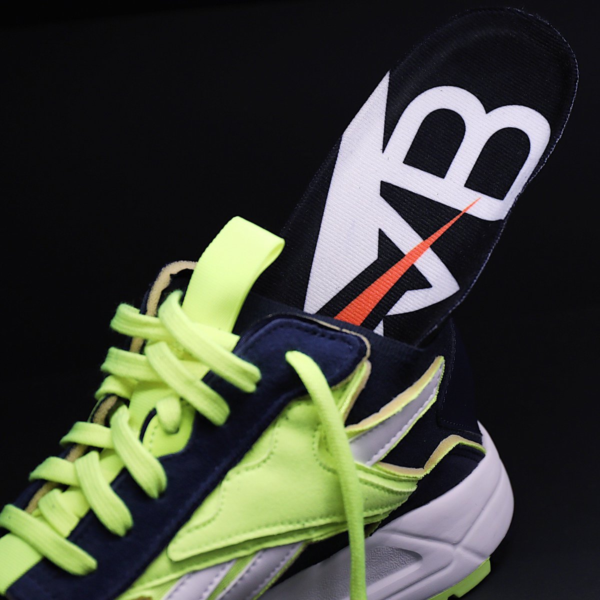 Nubian イギリス発祥の世界的スポーツブランド Reebok と イギリスの歌手 モデル ファッションデザイナーとして知られる Victoria Beckham がタッグを組んだ Reebok Vb から 履き心地はもちろん 耐久性やグリップ力などタフさも煌るファッショナブル