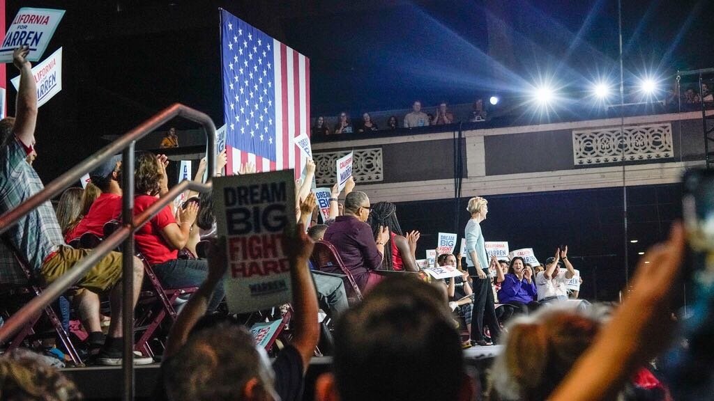 ewarren's tweet photo. Feeling inspired after our Los Angeles town hall tonight, and especially loved having my family there with me. Let’s dream big, fight hard, and win. Thank you, California! https://t.co/bDS38PJZeR